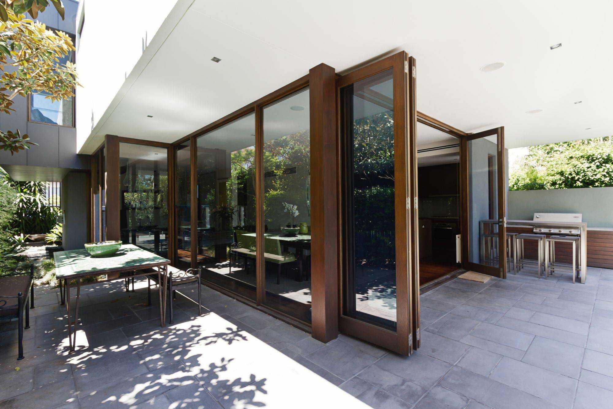 Bi-Fold